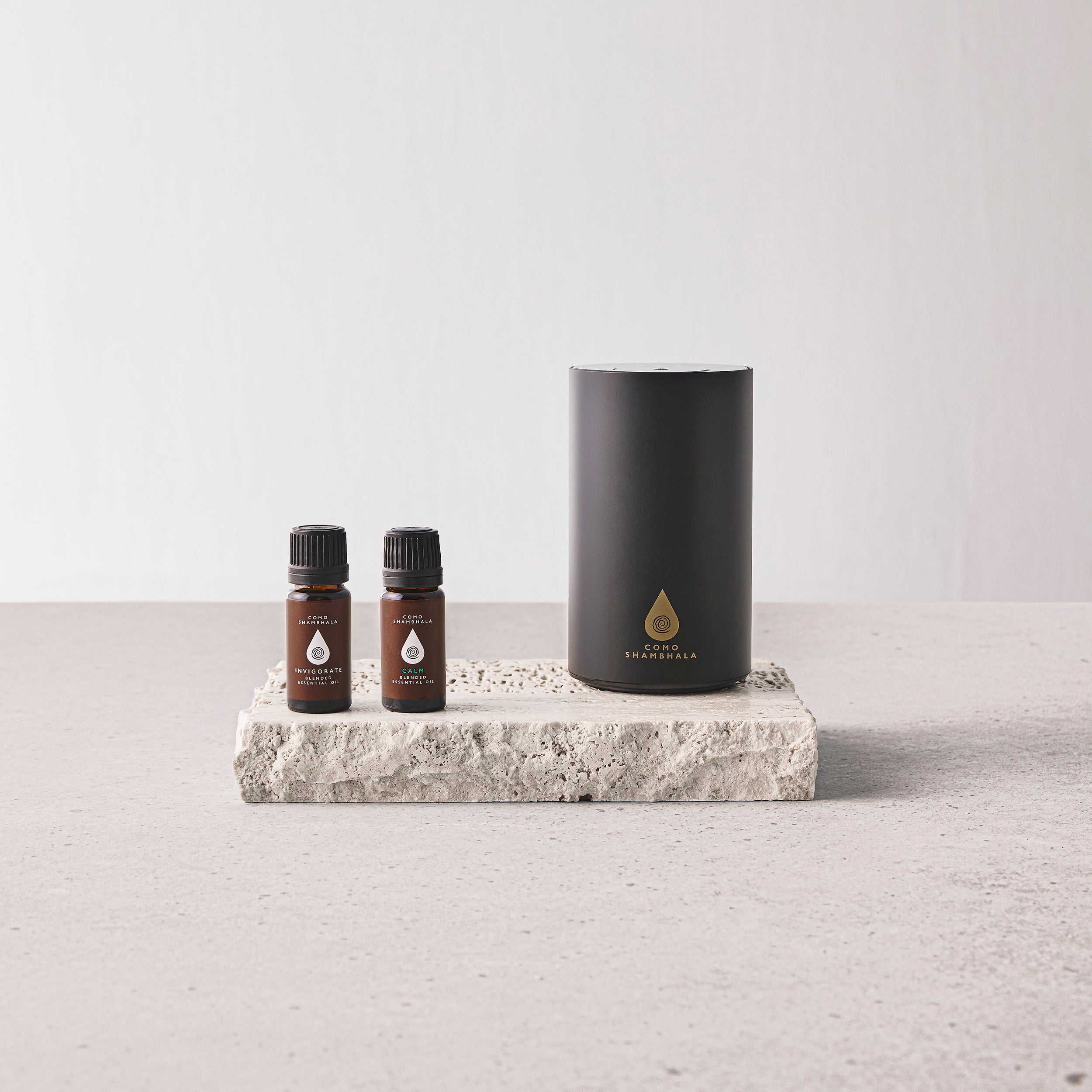 The Essential Oil Diffuser Gift Set in Black